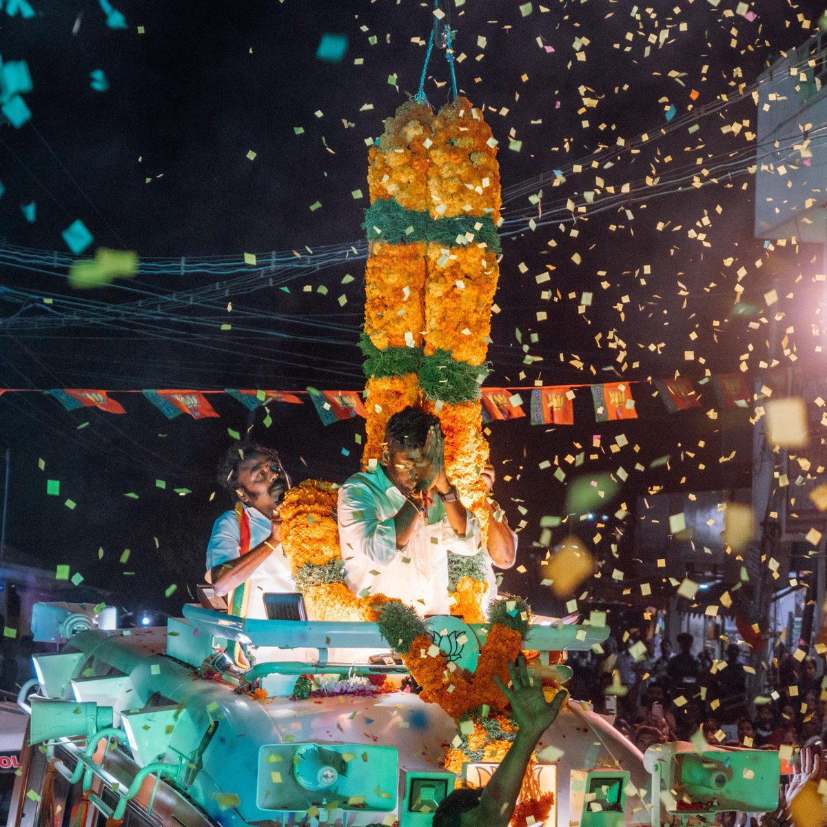 annamalai_k's tweet image. இன்றைய இரவு, கோயம்புத்தூர் பாராளுமன்றத் தொகுதிக்கு உட்பட்ட, இடிகரை, வெள்ளமடை, கஸ்தூரிபாளையம், வீரபாண்டி பிரிவு பகுதிகளில், பொதுமக்களின் பேரன்புடனும், ஆதரவுடனும் அளித்த எழுச்சிமிகு வரவேற்புடன், தேசிய ஜனநாயகக் கூட்டணிக் கட்சி நிர்வாகிகளுடன் இணைந்து, தாமரை சின்னத்துக்கு வாக்குகள்…