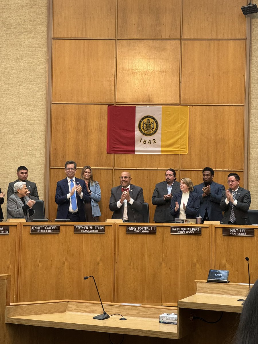 Congratulations @HenryFoster4SD on being sworn in as District 4 City Councilmember! I am excited to work with you on the toughest issues facing our City.