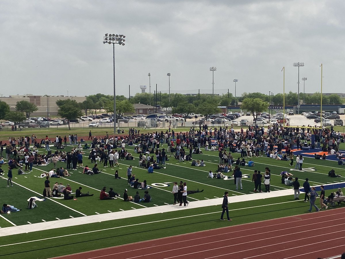 SachseMrMurray's tweet photo. A few thousand Mustangs getting ready for the 2024 Total Solar Eclipse! @SHS_Mustangs @gisdnews #GISDPlanetarium #theGISDEffect https://t.co/0pu8o0Pz06