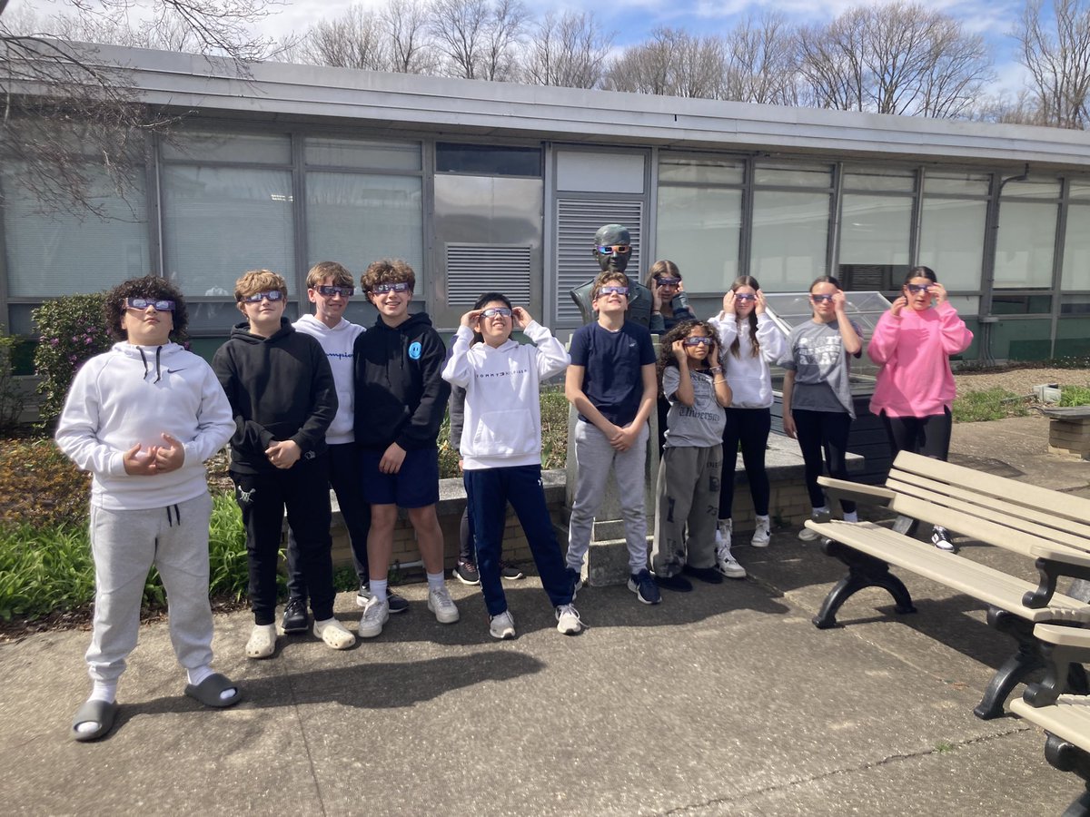 Eisenhower and students enjoy the solar eclipse! Learning through experience. <a href="/WPSEisenhower/">Eisenhower Middle School</a> <a href="/wyckoffschools/">wyckoff schools</a> #Eclipse2024