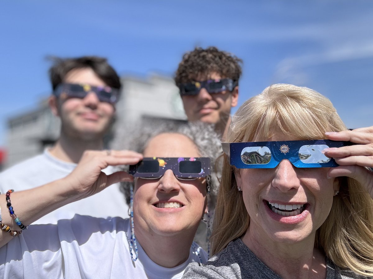ksbanews's tweet image. Natalie Lile of the @OneTeamFCS School Board drove 2 Italian exchange students, Joe Martin from Sardinia &amp;amp; Pietro Cocchia from Milan, 2 hours north to catch #Eclipse2024 totality &amp;amp; ran into KSBA executive director Kerri Schelling at a local Starbucks where many gathered to watch.
