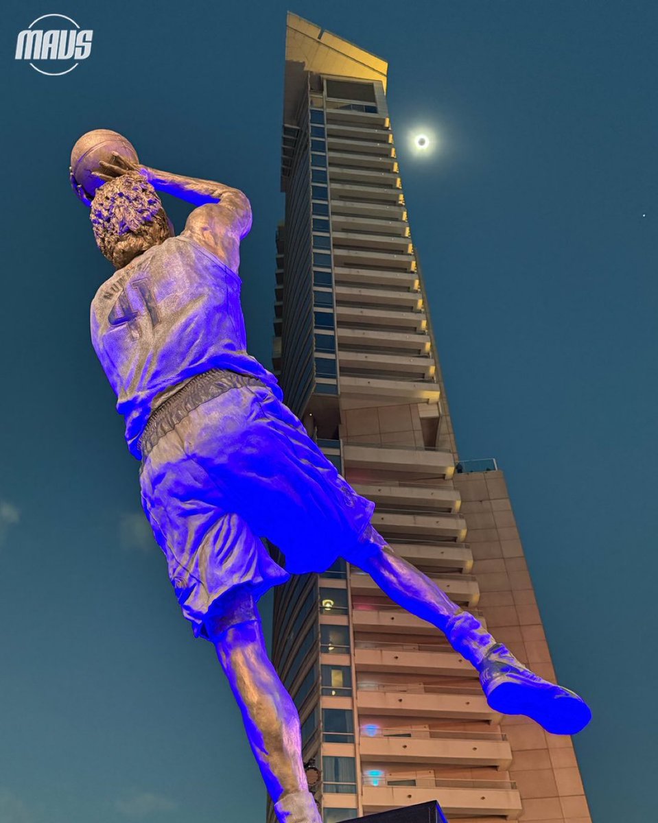 overtime's tweet photo. Dirk statue during the Eclipse goes crazy 🔥 @dallasmavs https://t.co/Q04hambXt1