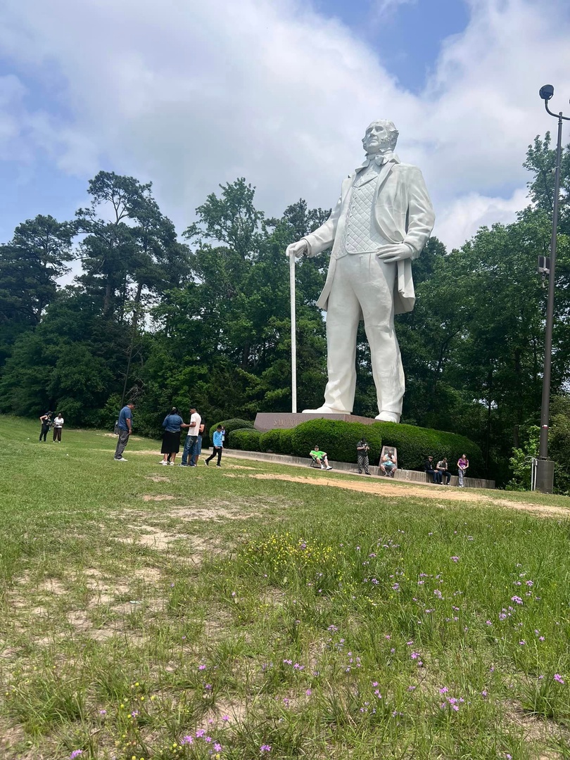 Go2HuntsvilleTX's tweet photo. The excitement is building as Big Sam draws in a huge audience for the 2024 eclipse. Don't miss out on the action - stop by and join the fun with the Visit Huntsville, TX staff and Big Sam! #VisitHuntsvilleTX #Huntsville #PureTexas #2024eclipse https://t.co/BQ2JihLAfQ