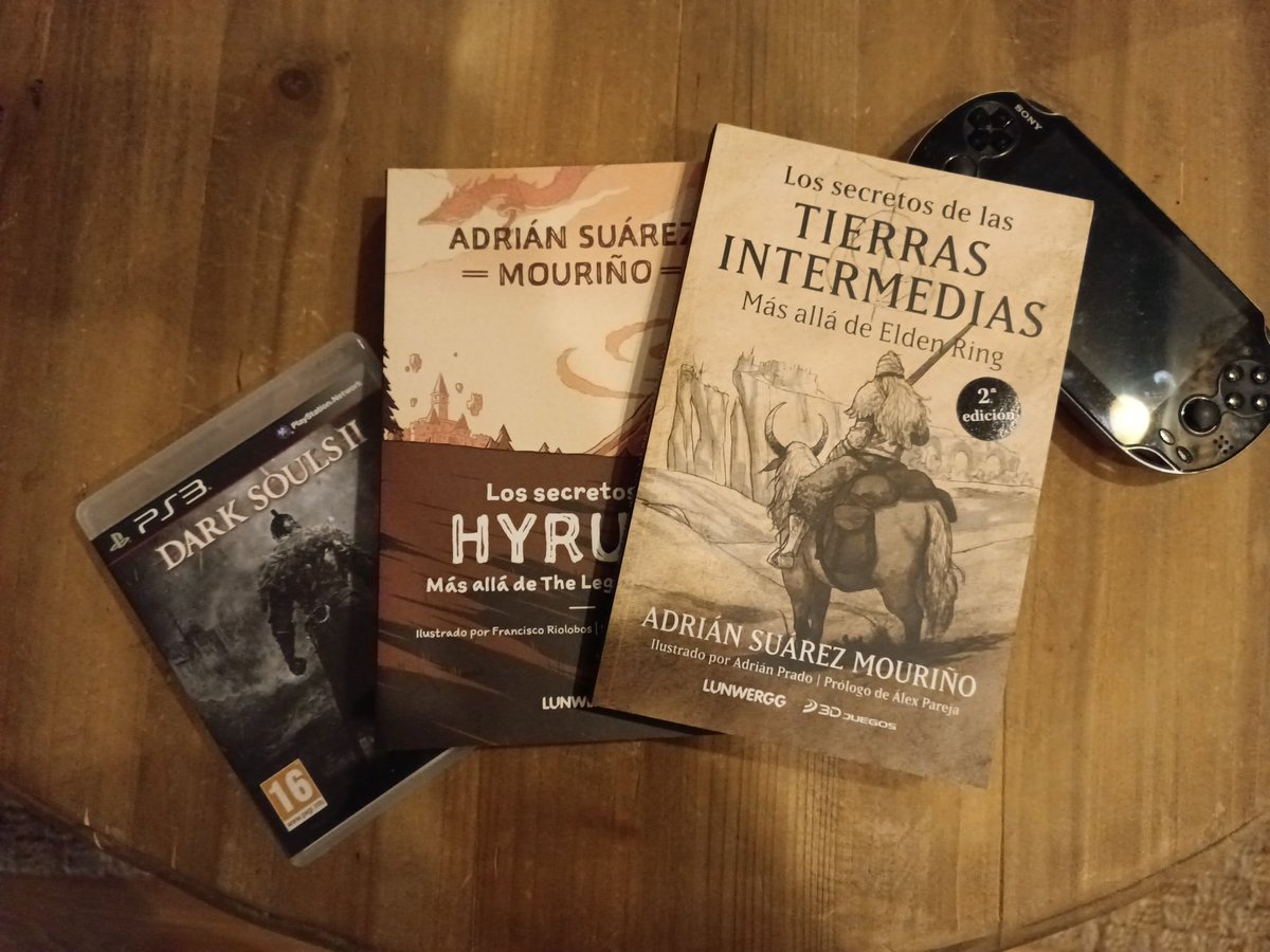 Nuevebits's tweet image. SORTEO de 1 pack de Los Secretos de Las Tierras Intermedias + Los Secretos de Hyrule firmados

Para participar:
- RT
- Seguir a @Nuevebits 
- Reconocer en la imagen la mejor consola y el mejor juego
- Solo ES

El ganador, mañana a las 21:00