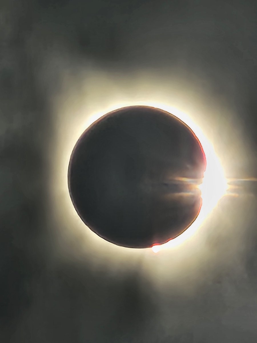 BuzzingPop's tweet image. The solar eclipse occurs the same day as the one-month anniversary of Ariana Grande’s ‘eternal sunshine’ (April 8).