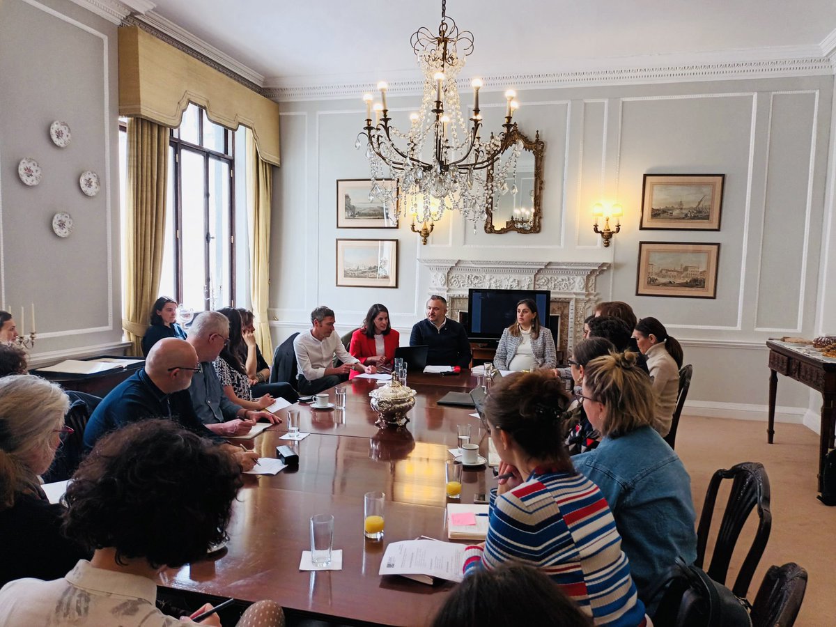 Europe occupied a central place in George #Seferis' poetic work and diplomatic career It was a pleasure to host today an @EUNICLONDON meeting at the Hellenic Residence & give fellow #EUNIC members a tour of our exhibition on the 🇬🇷Nobel laureate and former Ambassador to the 🇬🇧
