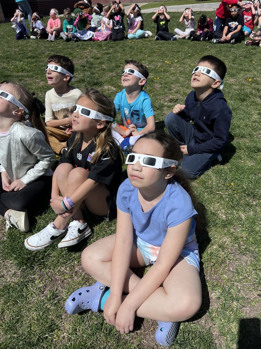 🌖🌗🌘 Solar Eclipse 2024 🌑🌒🌓

What a cool experience for these @bp_mustangs!   #AdventureAwaitsBP