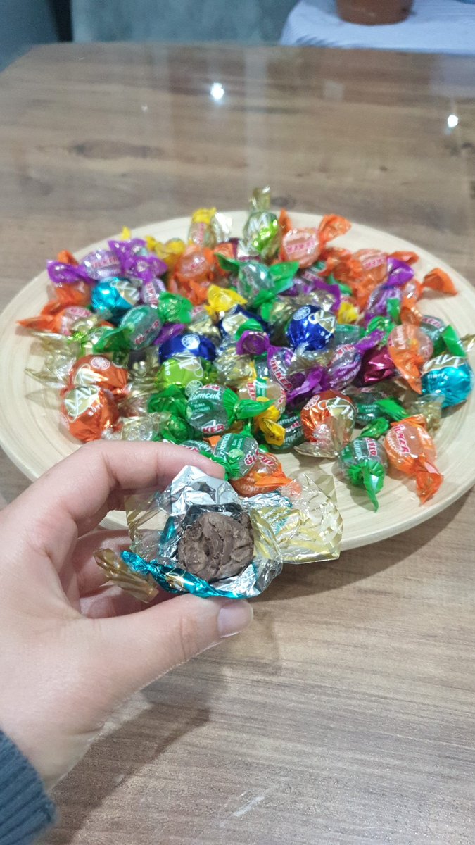 Kahve dünyasının bu çok sevdiğim çikolatasını şoktan aldım ve bazı çikolatalar erimiş sanki ısırılmış gibiydi 🤔 <a href="/SokMarketlerMH/">Şok Müşteri Hizmetleri</a>