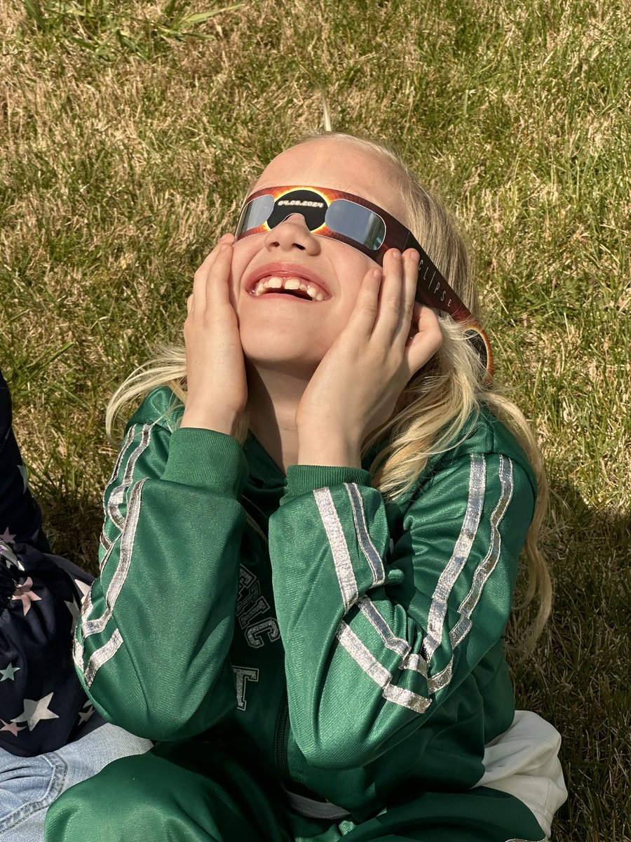 Charlotte Elementary students experiencing the eclipse! <a href="/TweetMeCES/">Charlotte Elementary School</a>