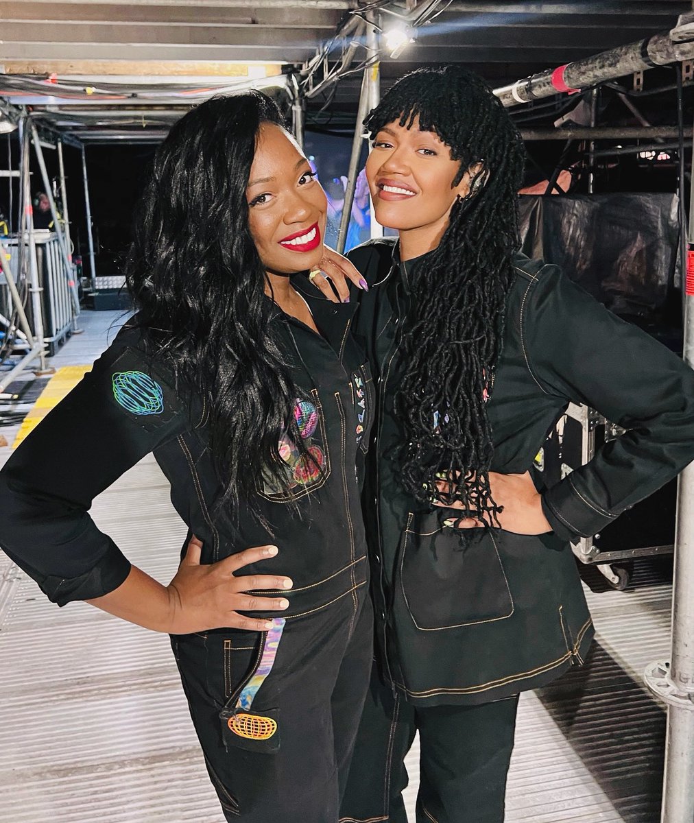 Happy April! Happy Spring! 💐 Celebrating our birthday with gratitude and excitement for the year to come. Wishing a happy birthday to all the other Aries out there 🤍✨♈️