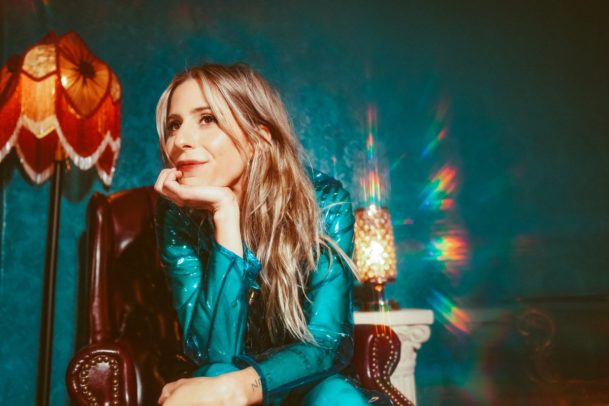 Bully's tweet image. Added a San Fransisco show to the rest of the Cali dates :) see you soon - tix on sale this Wednesday: 10atoms.com/Bully-Tour

📸 Bobbi Rich