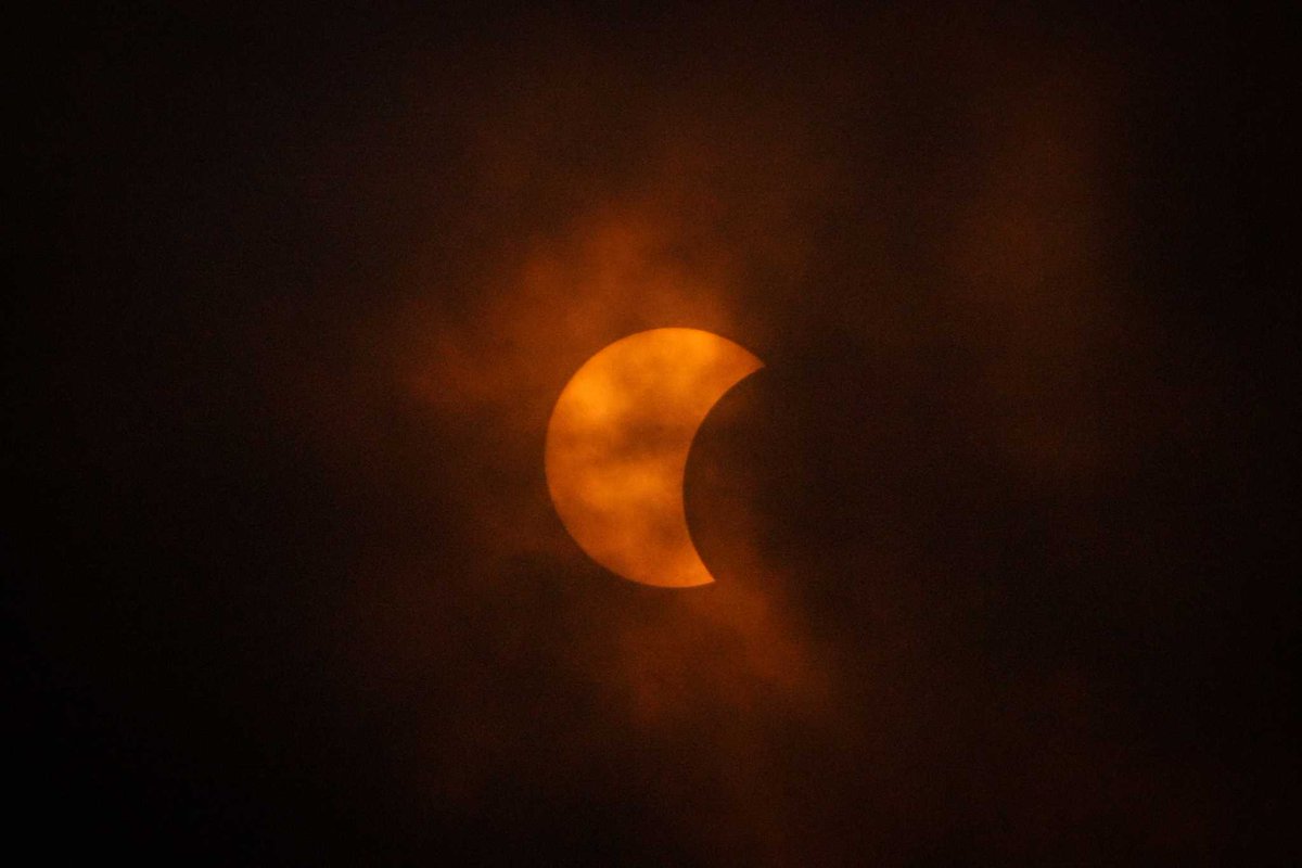 Images of the total solar eclipse Monday, April 8, 2024, at Eagle Pass Student Activities Center in Eagle Pass. trib.al/po2cXVT 📸: Jon Shapley/Houston Chronicle photographer