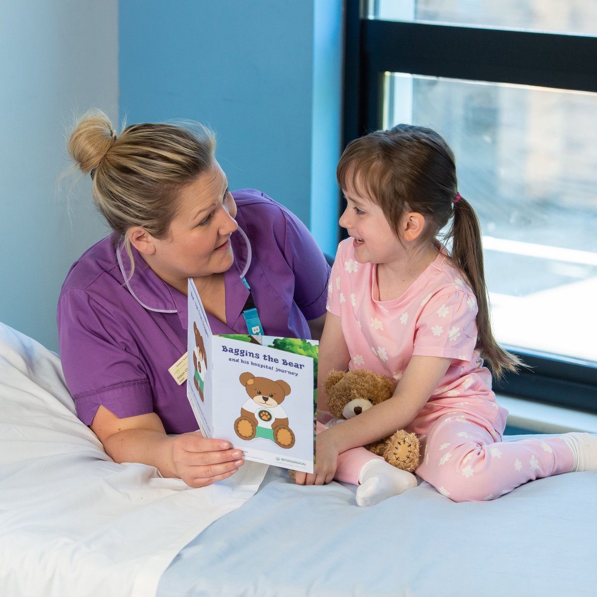 Baggins the Bear for young patients at BRI 🧸 Thanks to @BTHFTCharity, kids aged 3-11 having surgery will get: 💌 Personal letter from Baggins 🎬 Animated film 🧸 Baggins toy & booklet 🐻 Photo op 🖼️ Distraction poster 📜 Bravery certificate Donate at buff.ly/49HZg9P