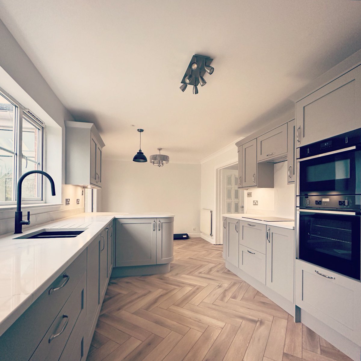 A lovely @howdensjoinery kitchen we’ve recently completed. 😍

We are now taking bookings, so please get in touch for quotes. 😊

#flynnjoiners #hull #eastyorkshire #joiners #kitchenfitters #homerenovation #homeinspo