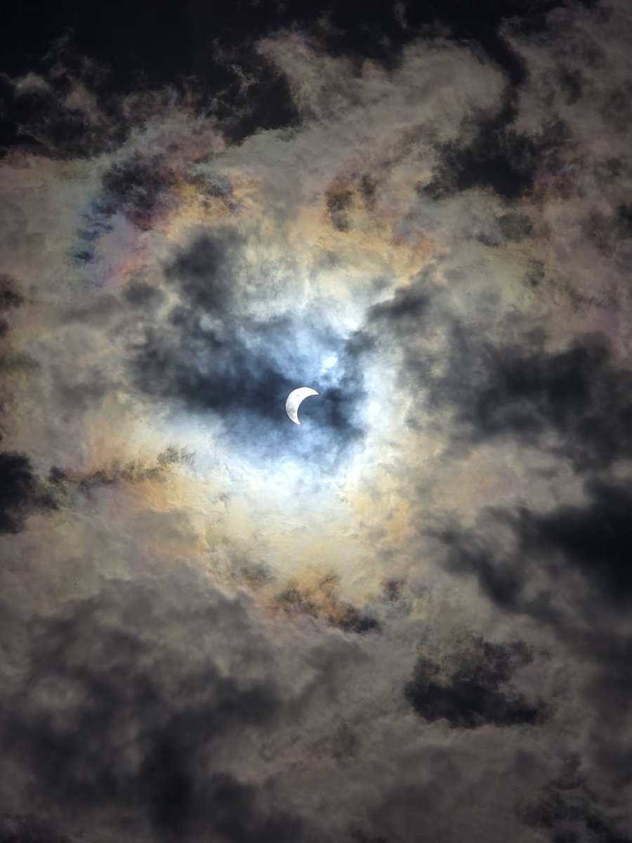 Pretty amazing moment in nature!!! #Samsung 📸 #Eclipse2024