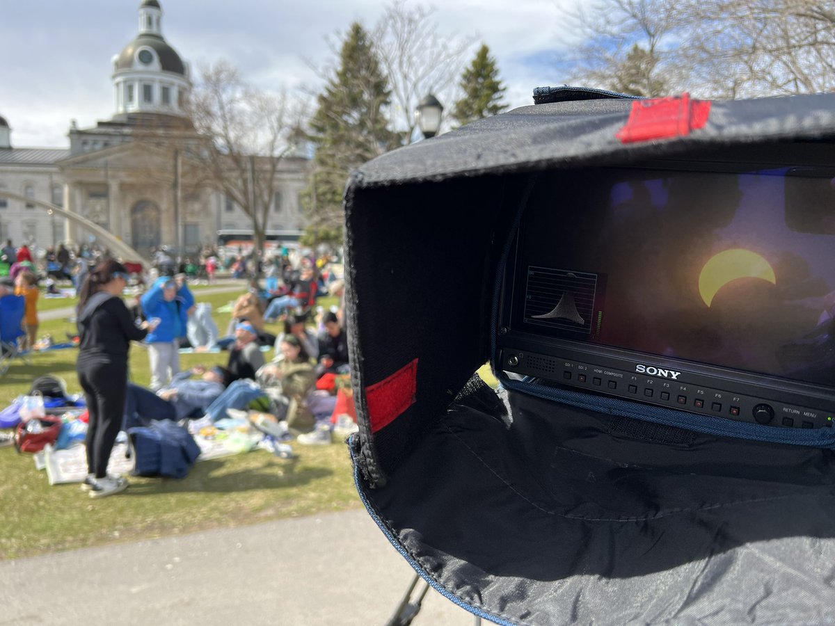 As we near totality @m_aspirot and his @CBCOttawa camera are proving really popular for a closeup look at the #SolarEclipse2024. #ygk