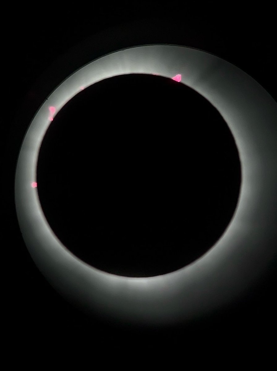Total eclipse in Texas along the path of totality. This was via telescope #Eclipse2024