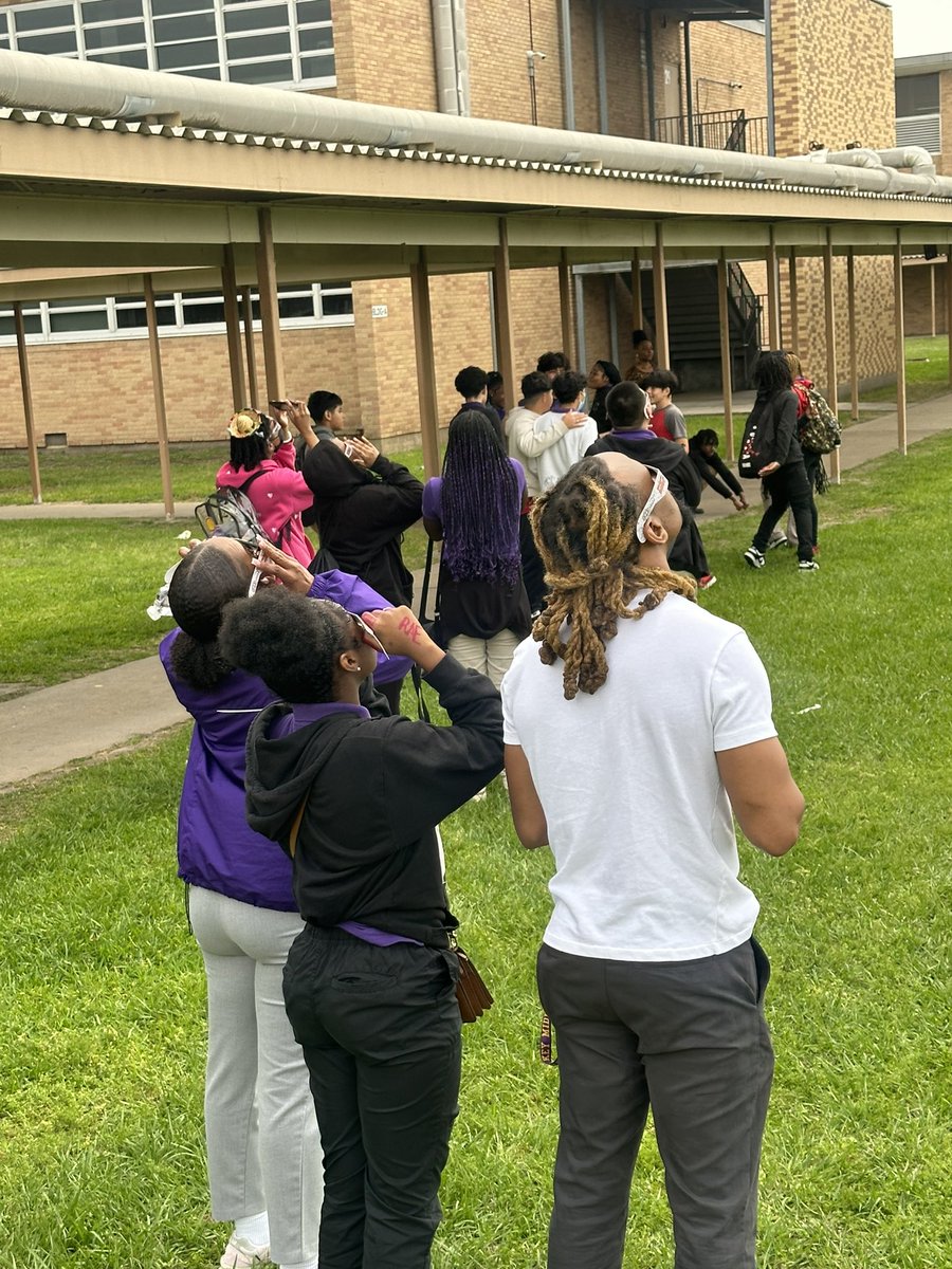 Check out KMS Scholars capturing moments from the solar eclipse! The solar eclipses continue to provide valuable scientific insights into the workings of our solar system. 🌙 ☀️ @shundramosley24 @Garibaldi3HISD @HISDNorthDiv
