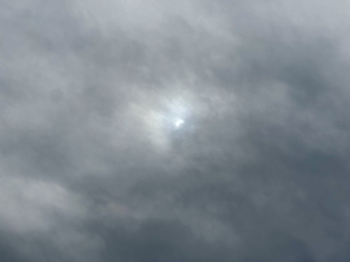 Sunny at SUNY this morning but cloudy now, when it counts. #Binghamton #Eclipse