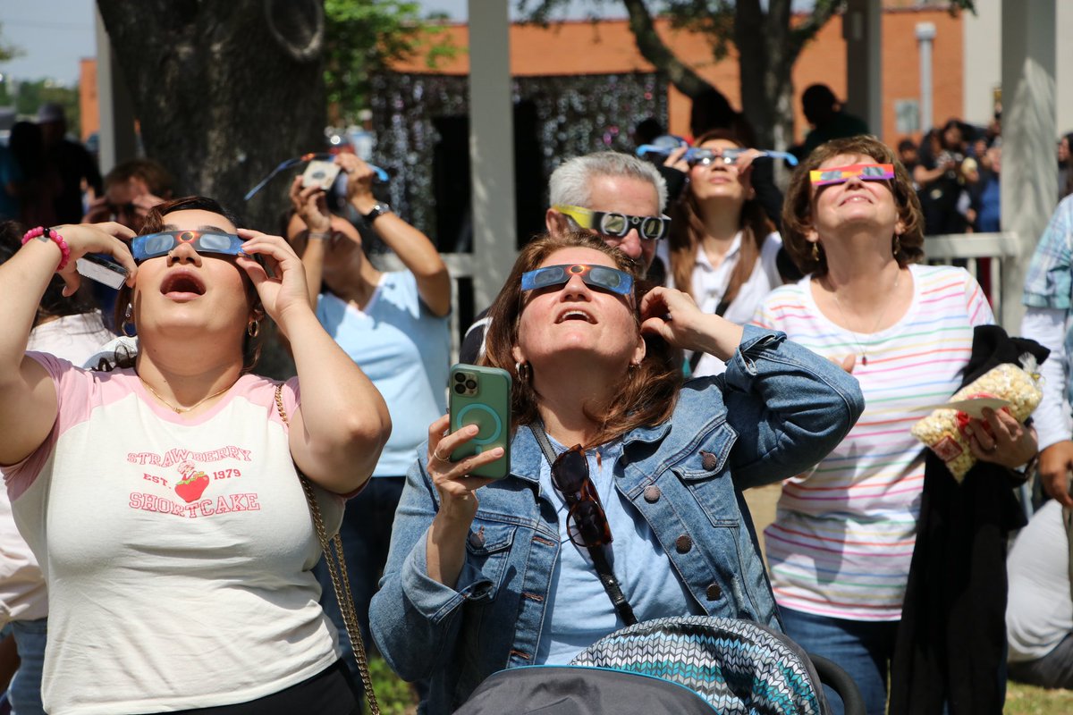 thecityofirving's tweet photo. Who turned off the lights!?!? π The 2024 Total Eclipse at the park was a mesmerizing spectacle for all to behold! Huge thanks to everyone who joined us! #TotalEclipse #IrvingEvents https://t.co/yPKqmqojUx