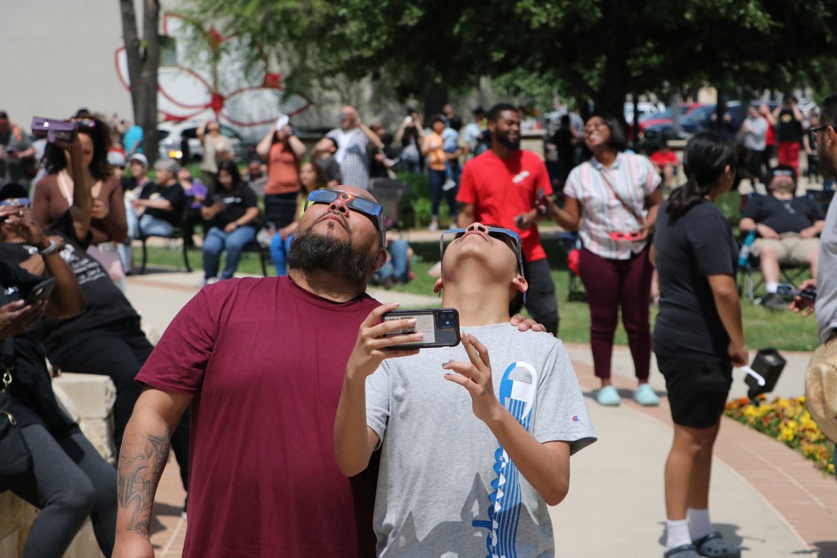 thecityofirving's tweet photo. Who turned off the lights!?!? π The 2024 Total Eclipse at the park was a mesmerizing spectacle for all to behold! Huge thanks to everyone who joined us! #TotalEclipse #IrvingEvents https://t.co/yPKqmqojUx