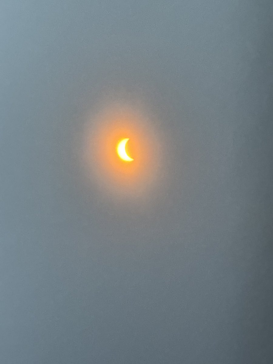 Couple of shots of the #SolarEclipse2024 from here in #CentralFlorida. @WESH