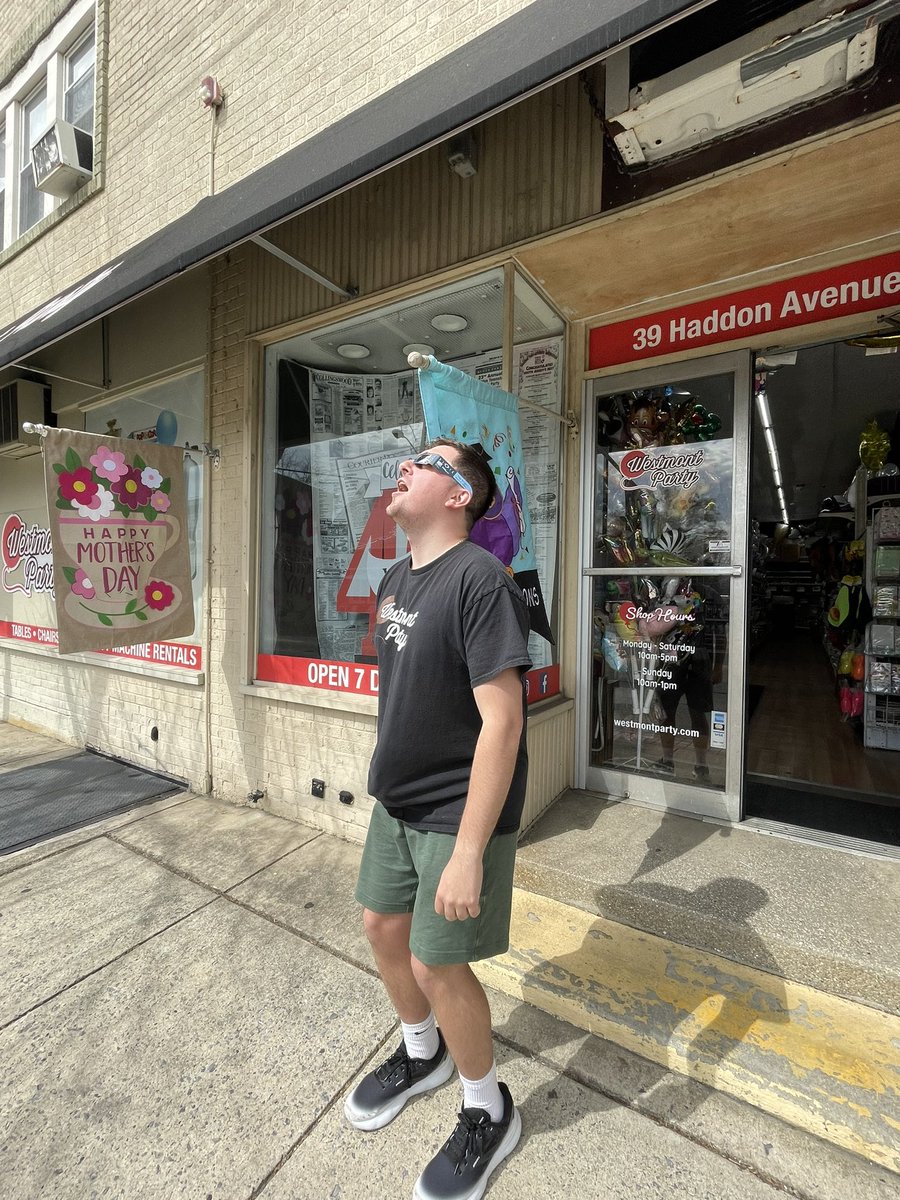 madi00ch's tweet photo. #Eclipse2024 https://t.co/9Kr4eZU8jT