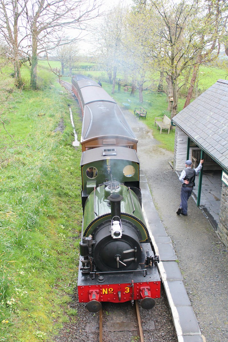 Waiting the Right Away. #TalyllynRailway