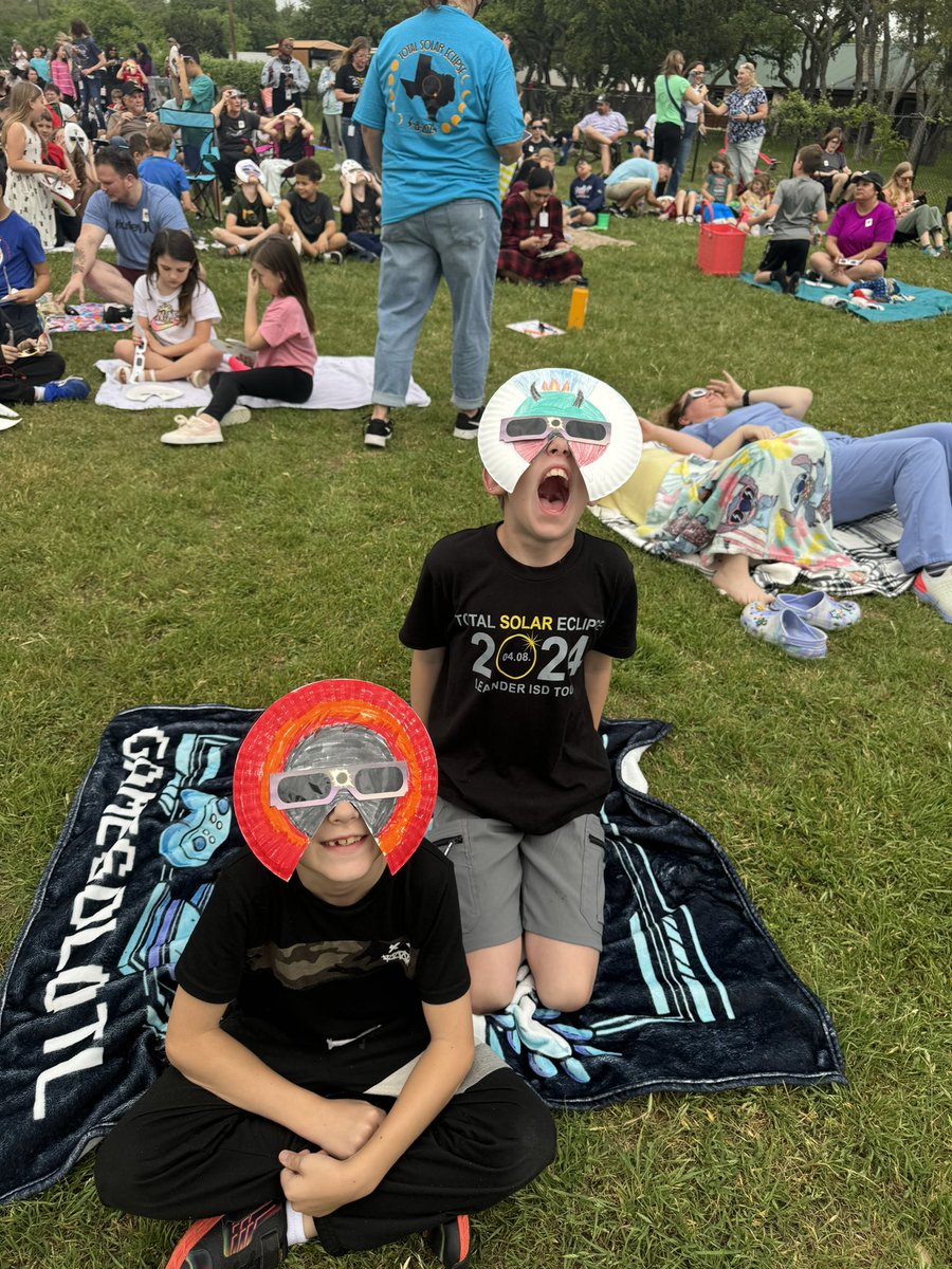 Amanda Dickson tweet media