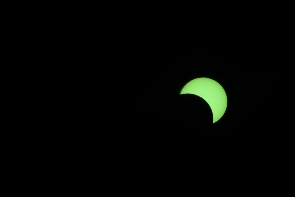 dpmagnet's tweet photo. Our @ClarkCountySch @CCSDMagnet @CTEinCCSD @DPHS_Jags #photograghy teacher, Mr. Sanchez, teaching his students how to safely take incredible photos of the #EclipseSolar2024! #1forkids #Eclipse2024 #CTE #CCSDMagnet https://t.co/eDjZJs0fB9