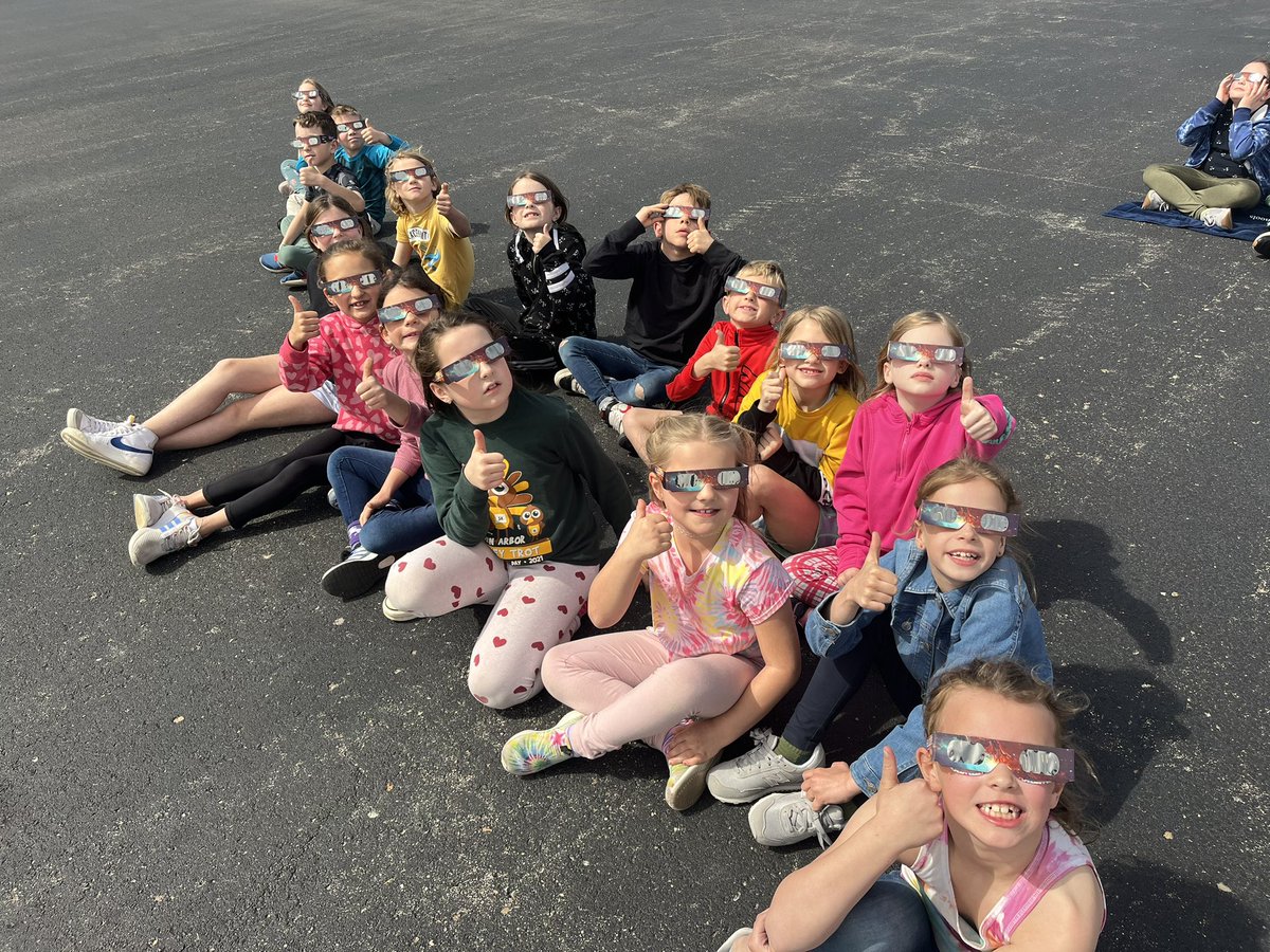 MKA_Marshall's tweet photo. Wow! Now that’s a core memory experience for these @SalineSchools students! #wmlearn https://t.co/p0A8K7OfVj
