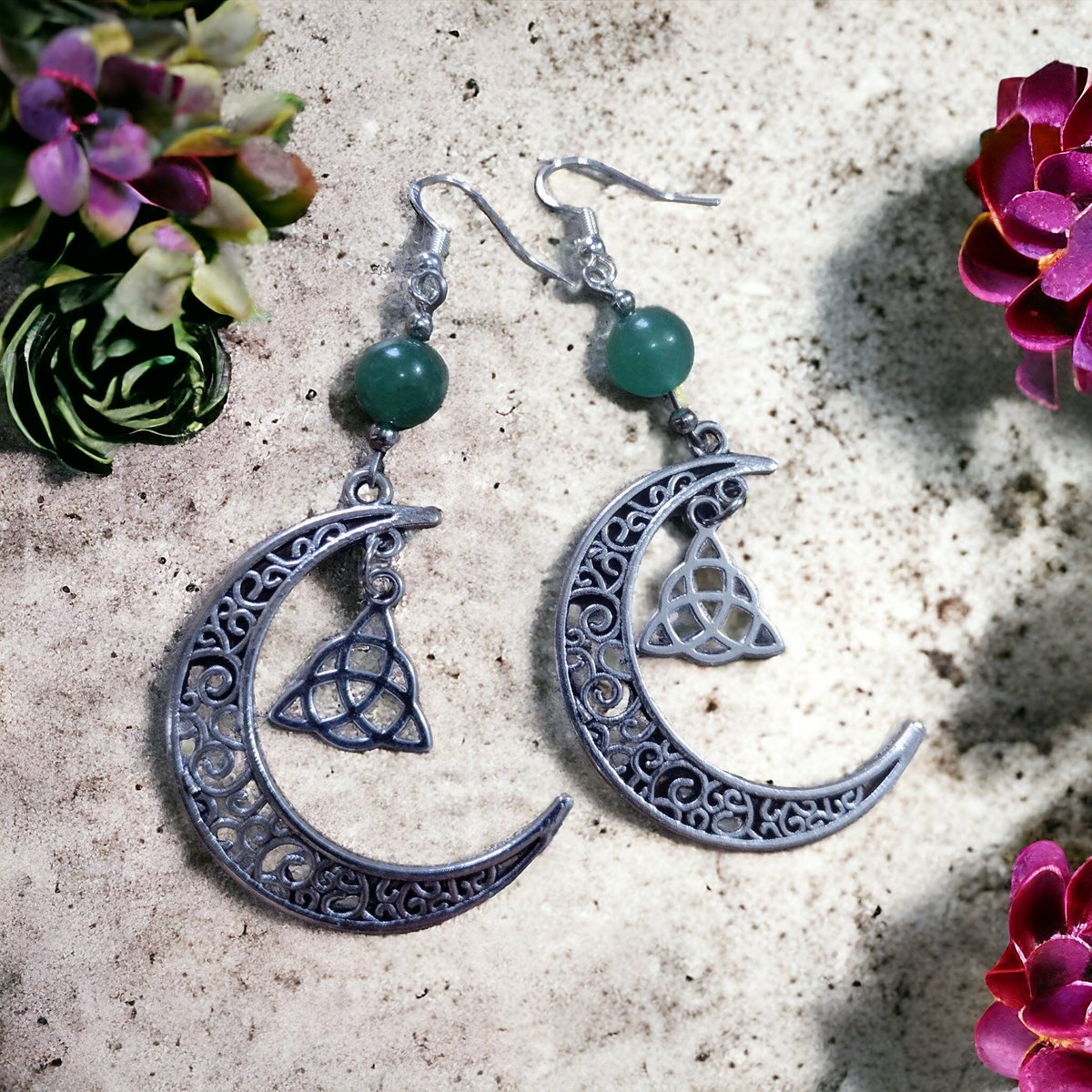 Celtic crescent moon earrings 

thatcraftyfella.etsy.com/listing/169716…

#CelticGifts #IrishJewelry #mhhsbd #CraftBizParty #Shopsmall #Earrings #HandmadeGifts #Giftsforher