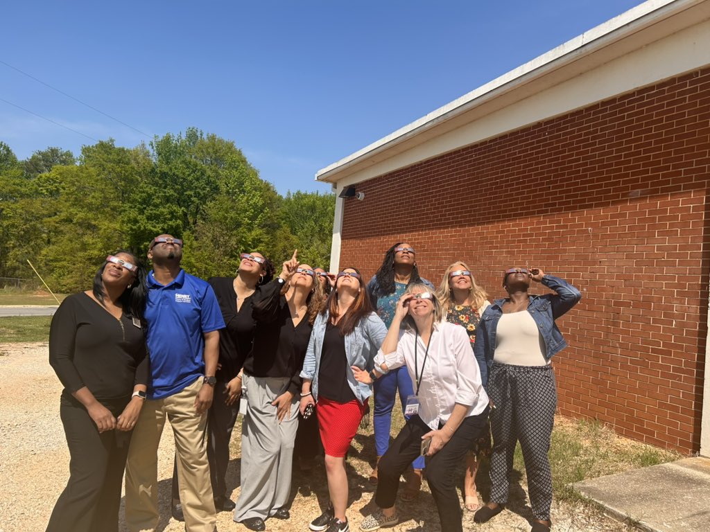 Our ESE team taking time to view the eclipse. Thanks HCS for the glasses! @Shille_E @iam_SGreen @mindfulamyz @SHammonds_ @HCS_YSmith @AntonioMattox2 @LMCoxton @drlmbuck1 @LaTonya_Brown13