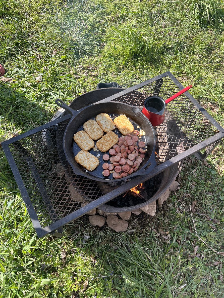 Happy eclipse day to all who celebrate !! Spending my four day weekend camping in southern MO 🏕️