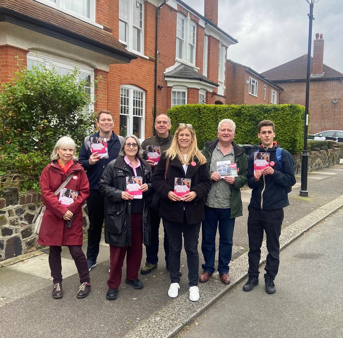 Strong support for @SadiqKhan and @LondonLabour in #Sydenham this evening. We’ve seen the damage the Conservatives have done to our country, let’s not let them do the same to London. #VoteLabour on 2nd May.