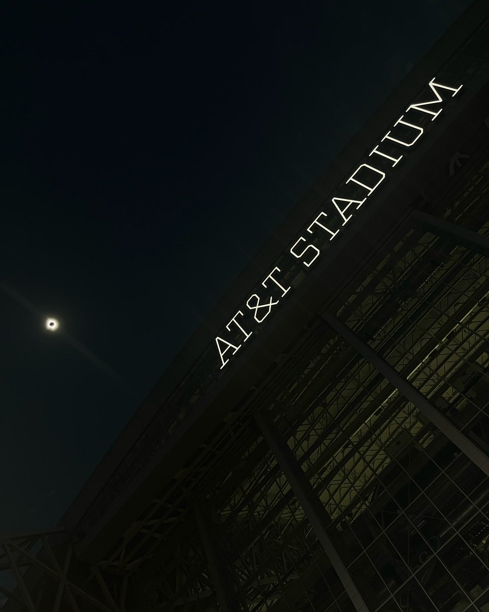 Lights out at #ATTStadium 🌑

📸: Grace Sexton