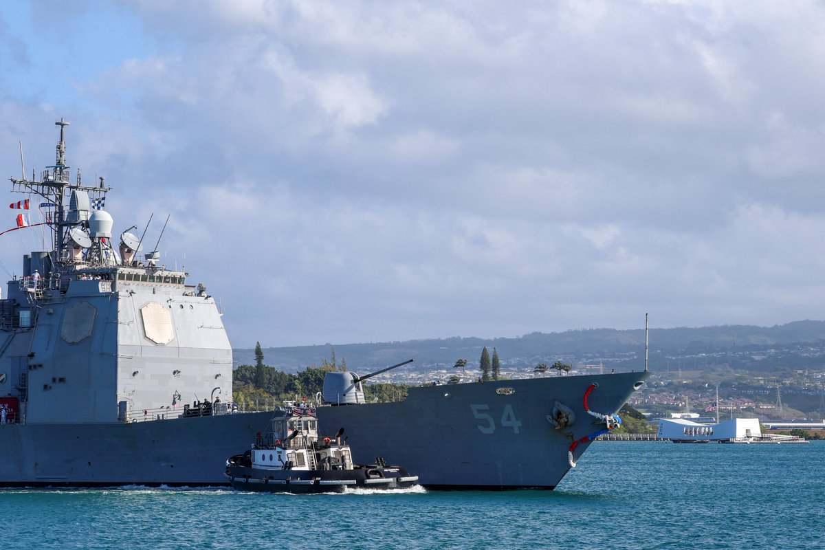 Pearl Harbor welcomes the USS Antietam (CG 54) to new its new homeport - The USS Antietam arrived @JointBasePHH, April 5, as part of a planned rotation of forces in the Pacific. Read the story here: dvidshub.net/news/467958/us… 📷s ByMCSN Gavin Arnoldhendershot