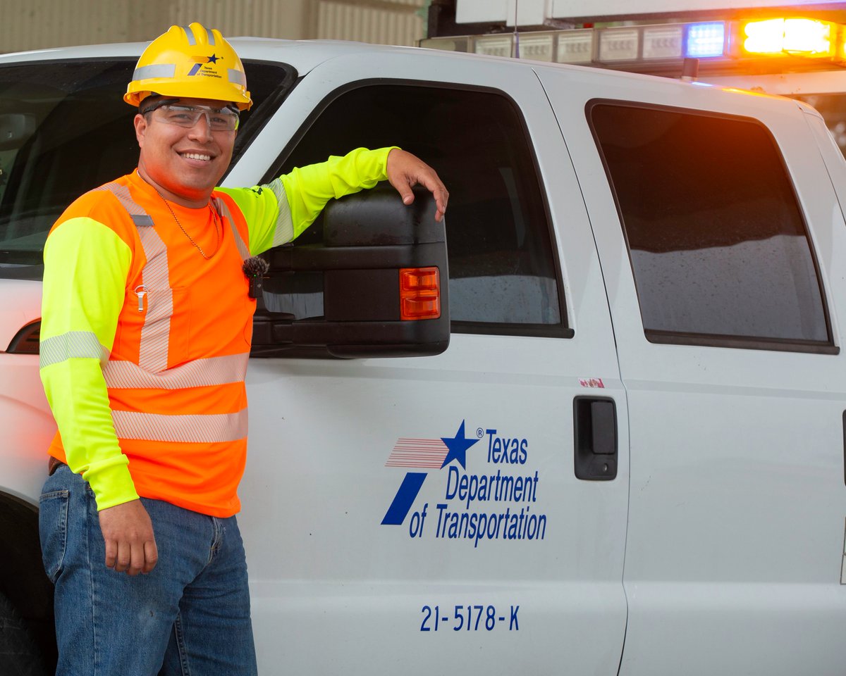 TxDOTPharr's tweet photo. Props to all of our #TxDOT staff on Courtesy Patrol throughout Texas, today! Each crew is prepared to offer fuel, water, jumper cables, assistance with flat repairs along with smiles &amp; warm hospitality to fellow Texans &amp; our visitors for #TxEclipse24 https://t.co/CVJ1ENQZQz