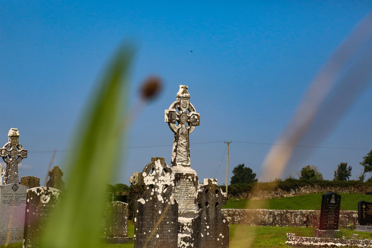 Discover the hidden gems of Lough Derg! Church Bay & Clonrush Graveyard are a beautiful spot to explore from land or water. #LoughDerg #Shannon #IrelandsHiddenHeartlands