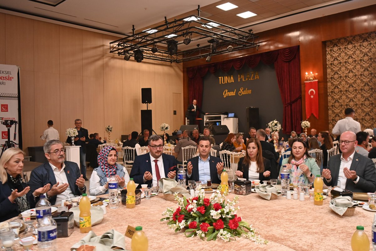 Saadet Partisi İl Başkanlığı'nın düzenlediği geleneksel iftar programındaydık. Allah ettiğimiz dualarımızı, tuttuğumuz oruçları kabul etsin.