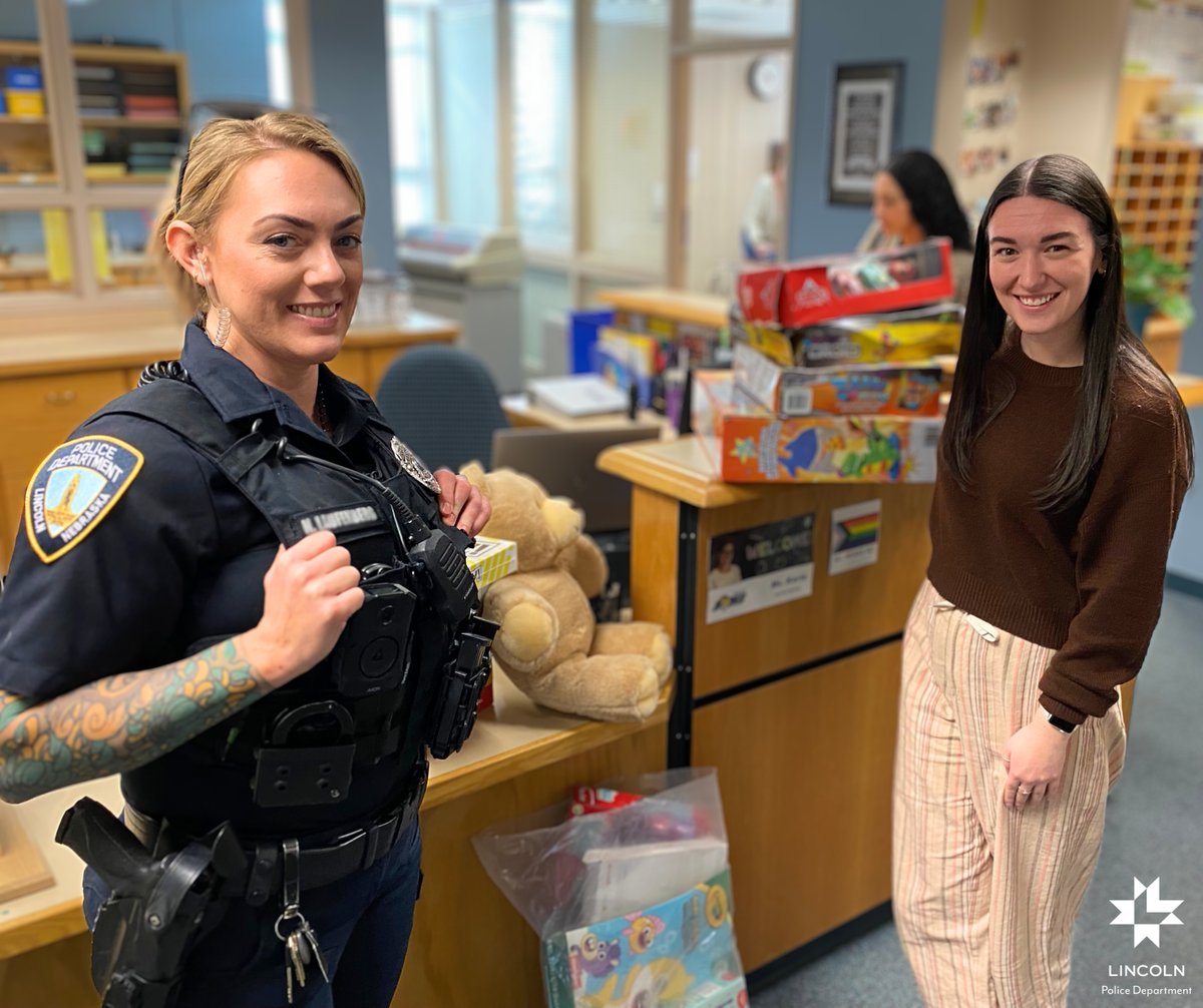 NE Team officers delivered some donated toys, games and stuffed animals to counselors and social workers at Riley Elementary School this week. #LPD partners with @LPSorg on countless projects. A big thank you to #LPS and our donors who provided the toys! 🧸🎒🚨