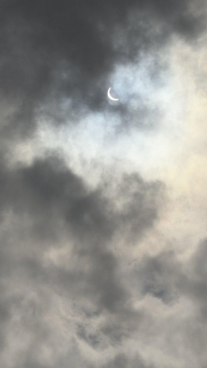 IAmEvanJohnson's tweet photo. Did you get to see the #TotalSolarEclipse? I did! #SolarEclipse2024 #Virginia https://t.co/oz3iDehrCV