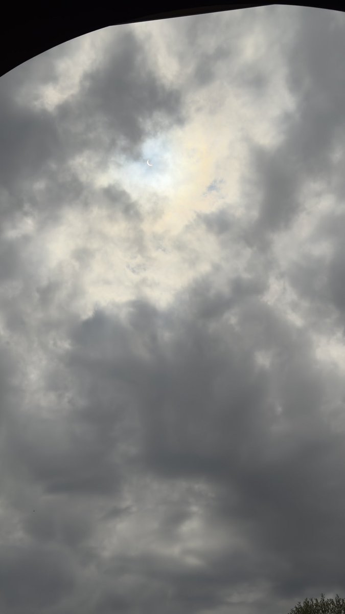 IAmEvanJohnson's tweet photo. Did you get to see the #TotalSolarEclipse? I did! #SolarEclipse2024 #Virginia https://t.co/oz3iDehrCV