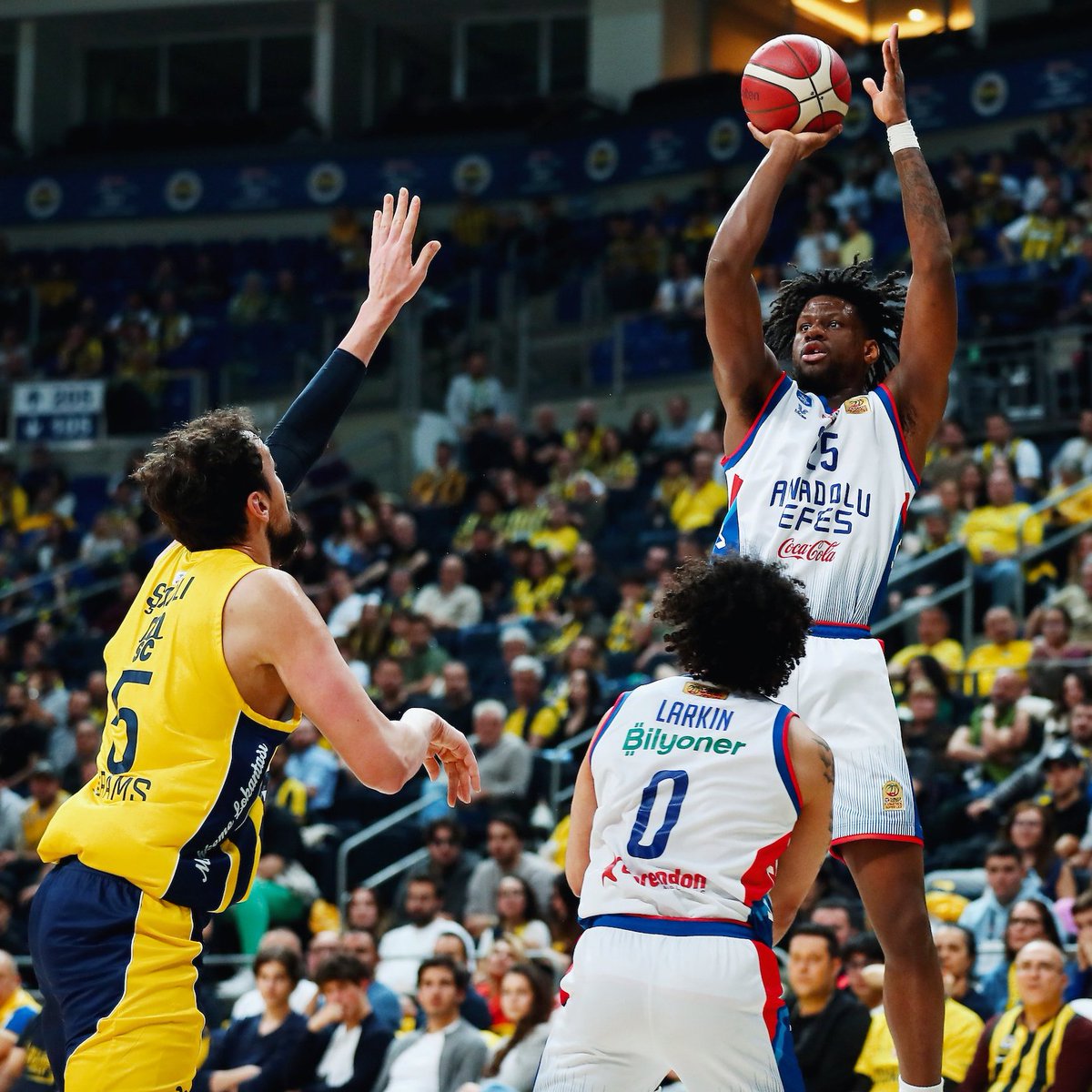 🏀 Türkiye Sigorta Basketbol Süper Ligi'nde Anadolu Efes deplasmanda Fenerbahçe Beko'yu 90-80 mağlup etti!