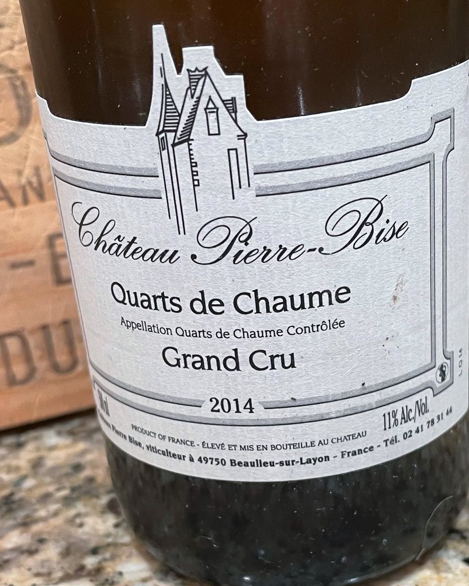 It’s Moelleux Monday (now official, hence the capitals). This week I’m off to Quarts de Chaume. #loire #loirewine #quartsdechaume #cheninblanc #pierrebise #chateaupierrebise #claudepapin #drinkchenin #wine