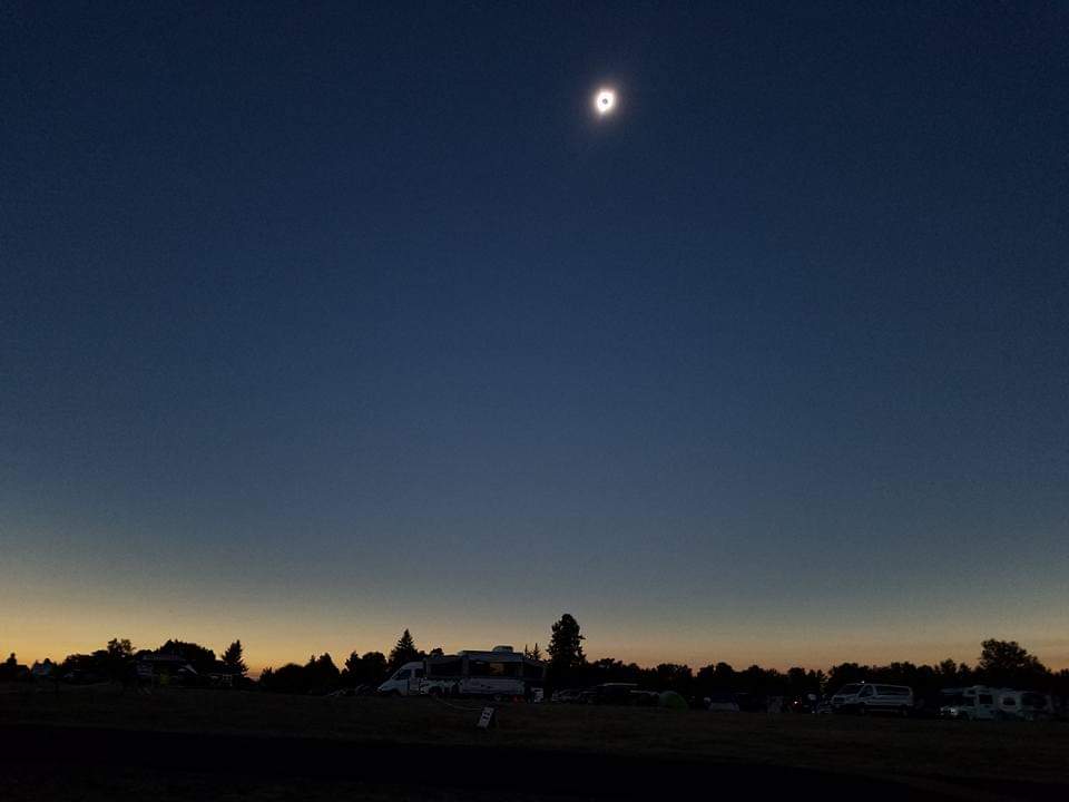 Happy #TotalSolarEclipse2024 this pictures were taken from Oregon back in 2017 #orwx