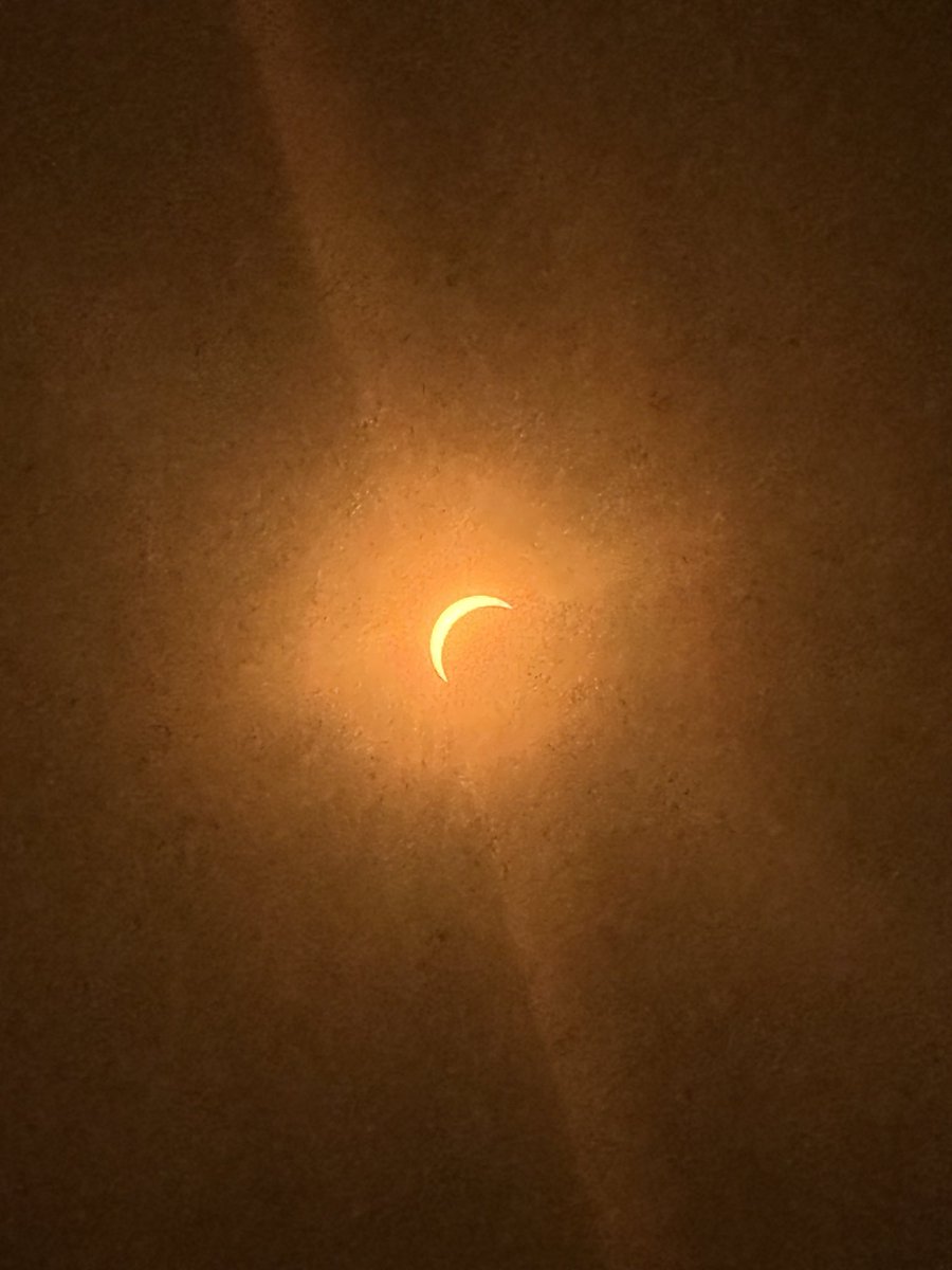 Total Eclipse-ish in Boston! Tnx @FableGary @FVStudioBoston for the photo! #ish