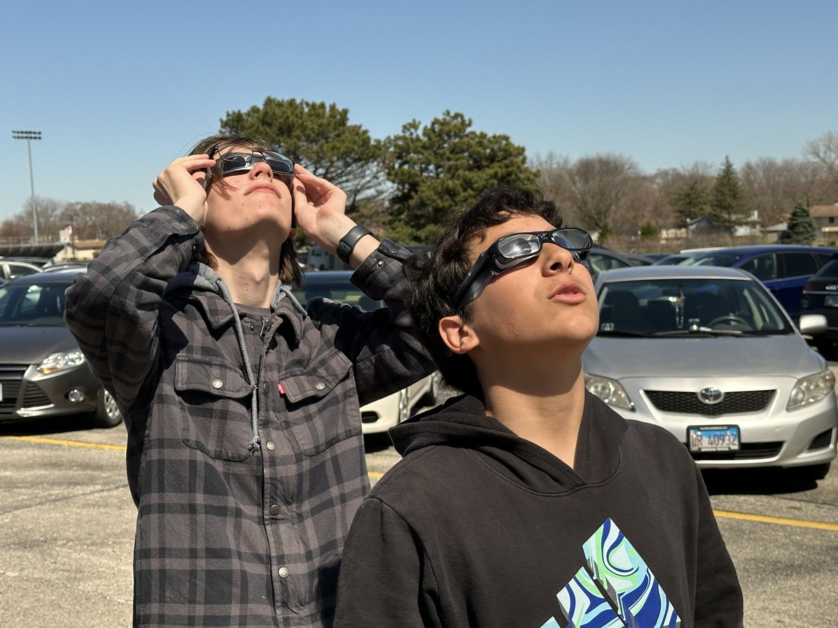 Mundelein HS tweet media