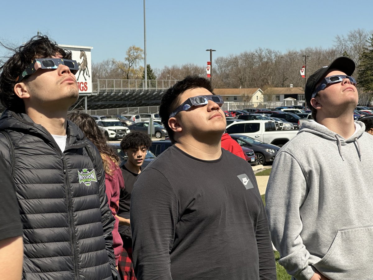 Mundelein HS tweet media