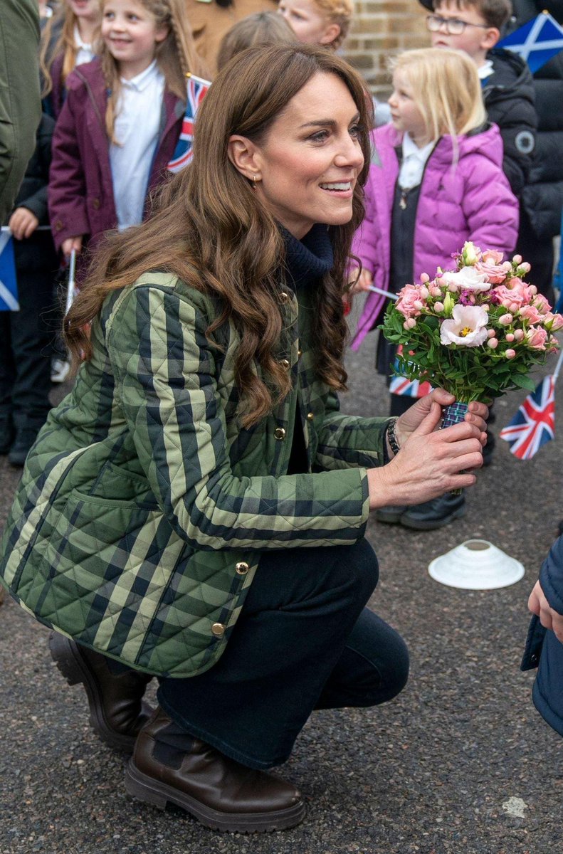 Beautiful picture of The Duchess of Rothesay visiting Scotland on 2 November 2023.
#PrincessofWales #PrincessCatherine #CatherinePrincessOfWales #TeamCatherine #TeamWales #RoyalFamily #IStandWithCatherine #CatherineWeLoveYou #CatherineIsQueen #PrincessCatherineOfWales